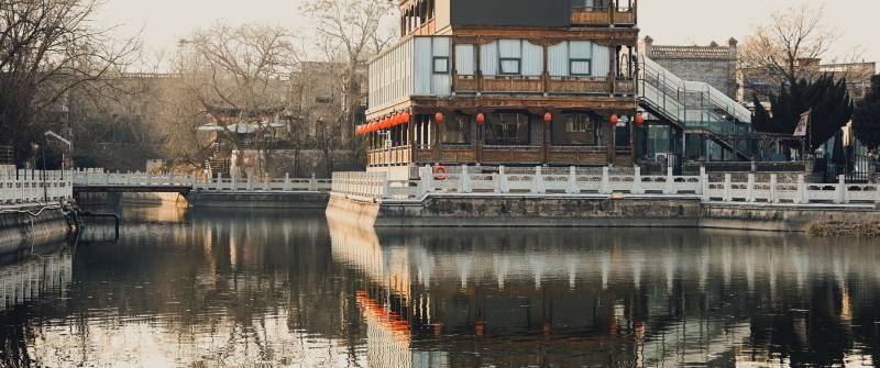 湖畔古建筑图片