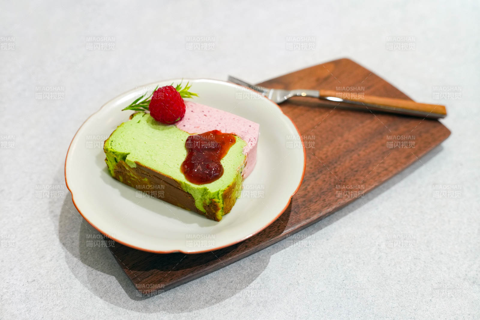 抹茶草莓蛋糕图片