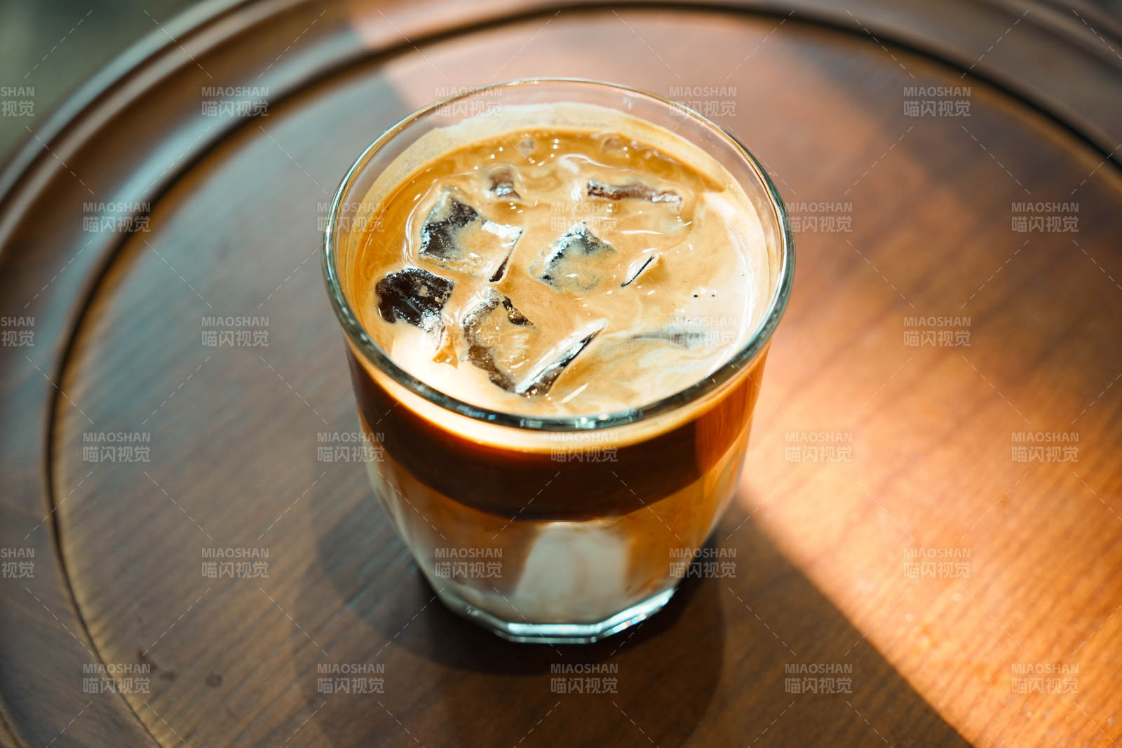 冰咖啡特写图片