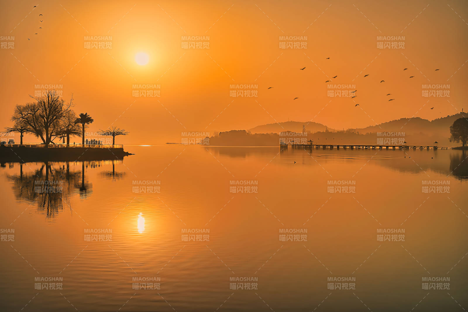 武汉东湖湖光晨曦图片