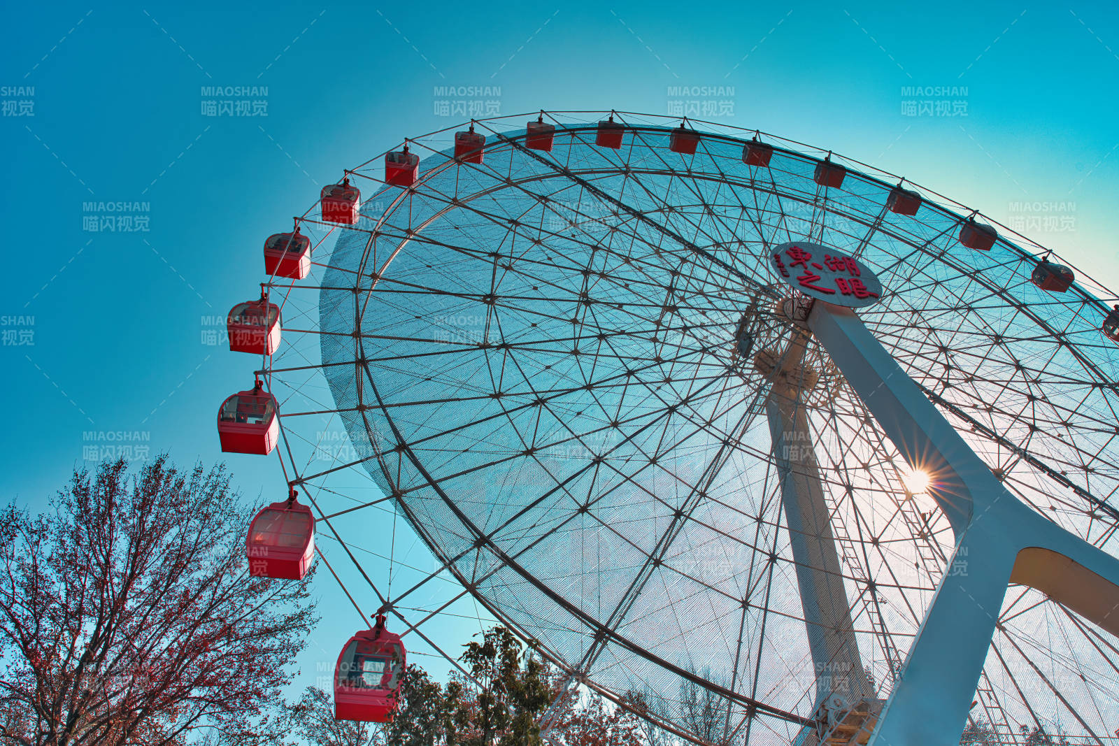 摩天轮仰拍图片