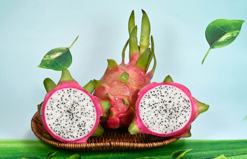 口感香甜爽口多汁的热带水果火龙果特写图片