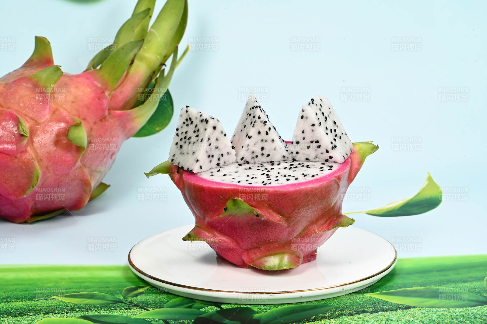 口感香甜爽口多汁的热带水果火龙果特写图片