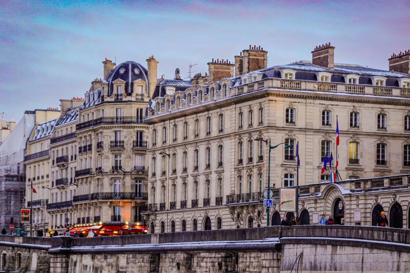 法国巴黎塞纳河畔街景 古典建筑图片