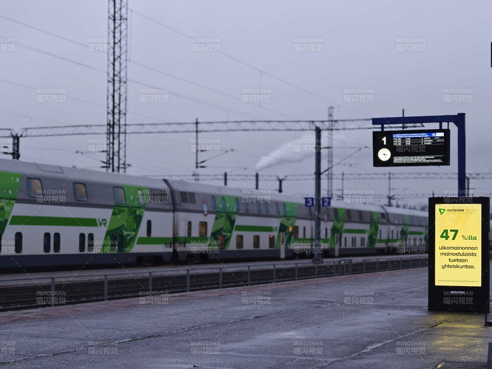 芬兰VR绿皮火车停靠站台图片