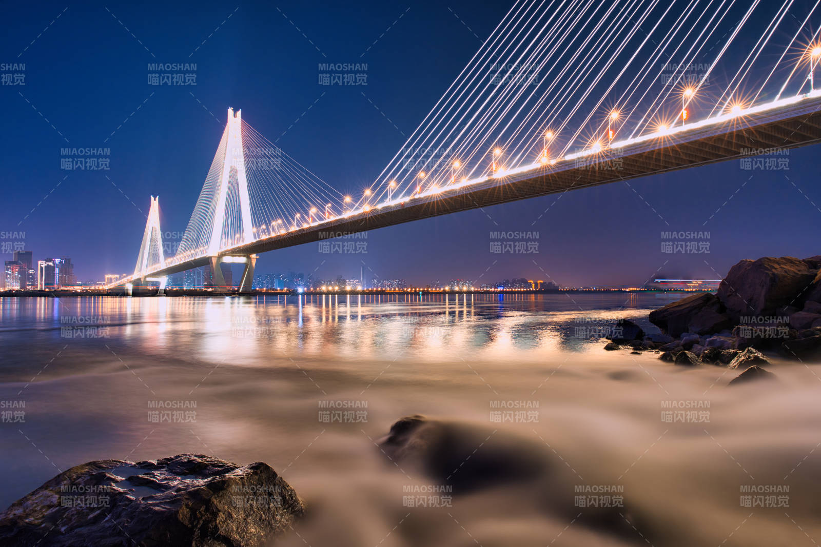 武汉二七长江大桥夜桥光影图片