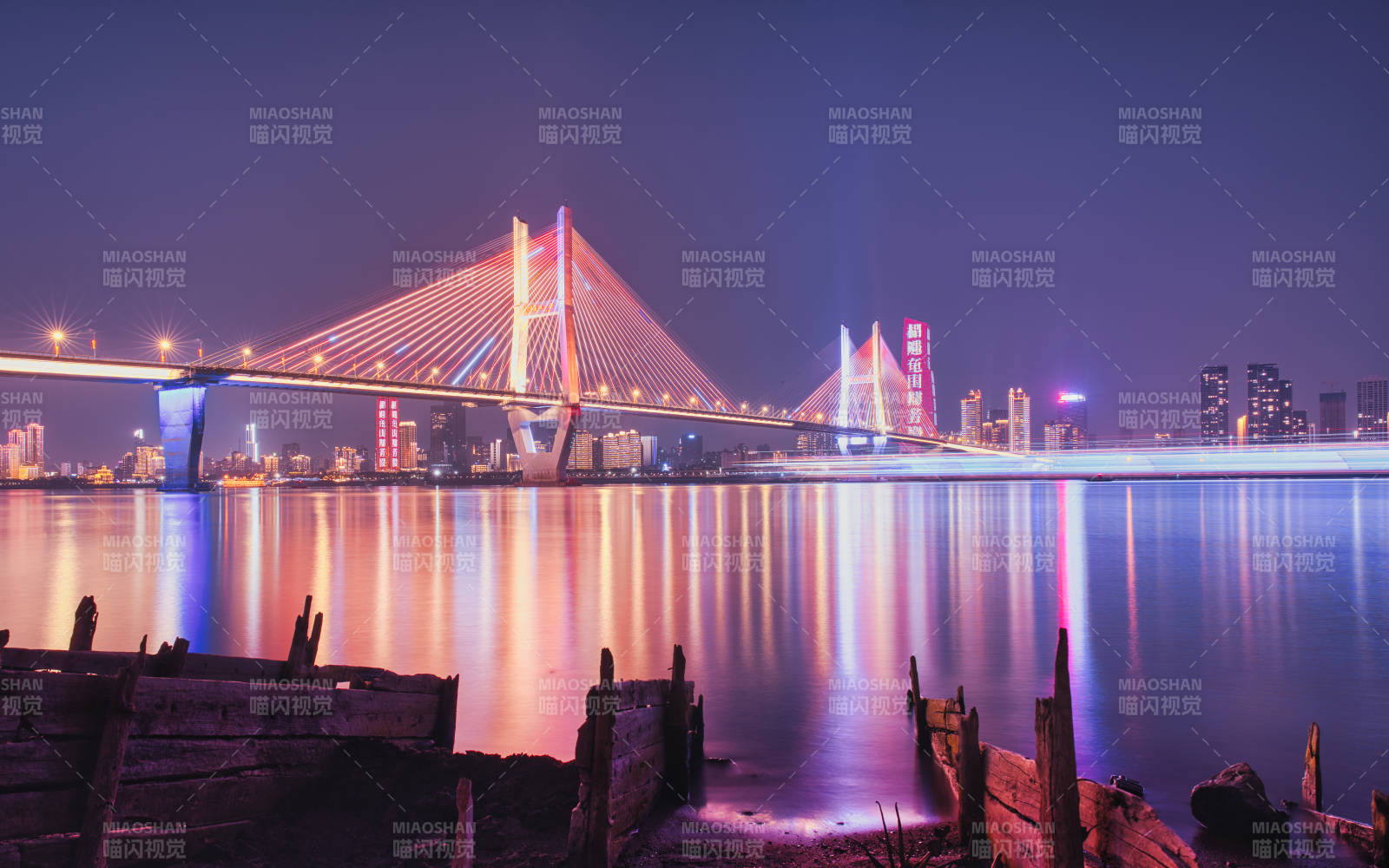 武汉二七长江大桥夜色中的跨江大桥图片