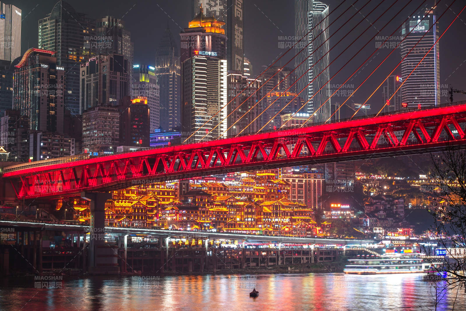 重庆夜幕下的洪崖洞图片