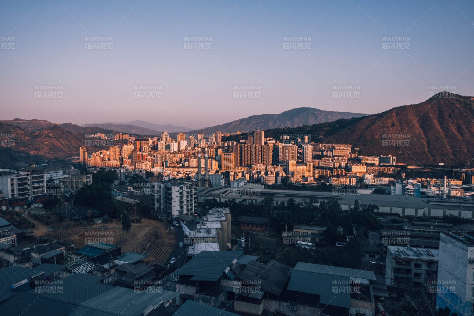 暮色中的攀枝花市图片