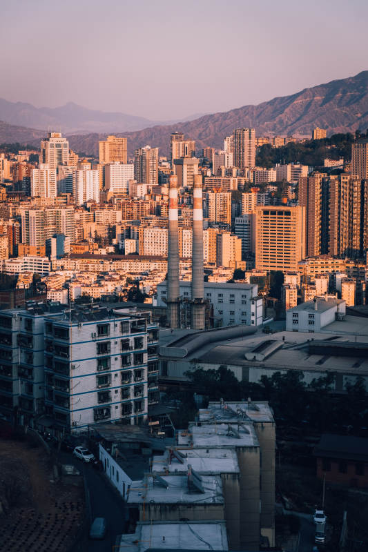 攀枝花市城市黄昏山影图片