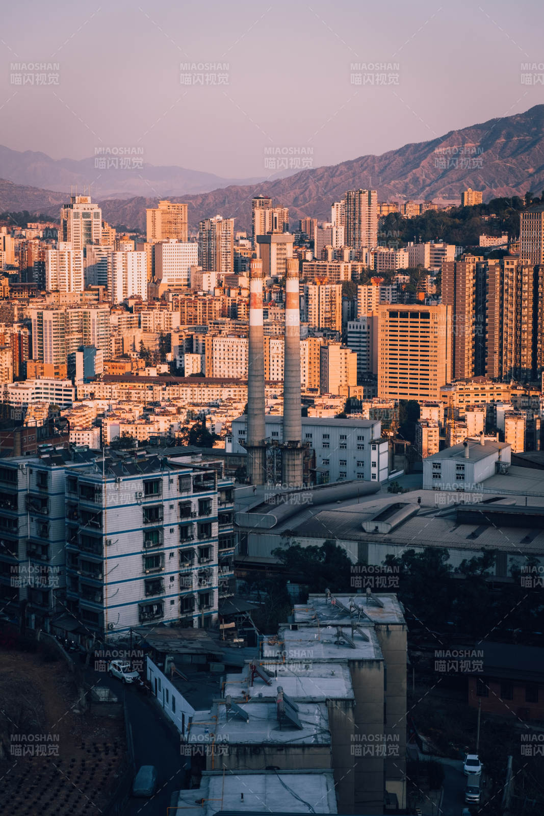 攀枝花市城市黄昏山影图片