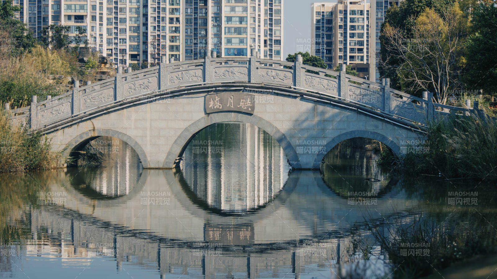 公园拱桥图片