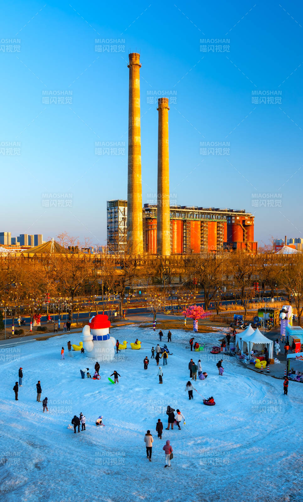 暮色中的首钢园图片