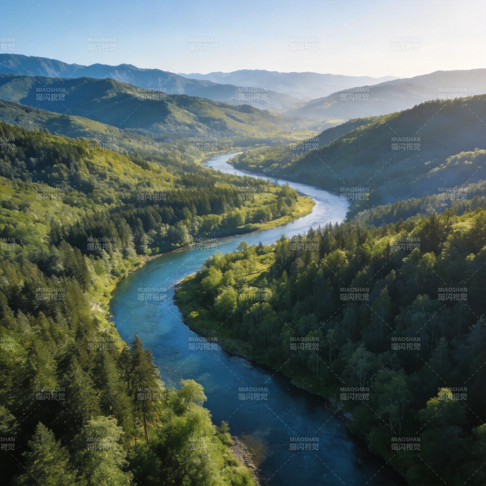 山间碧河蜿蜒图片