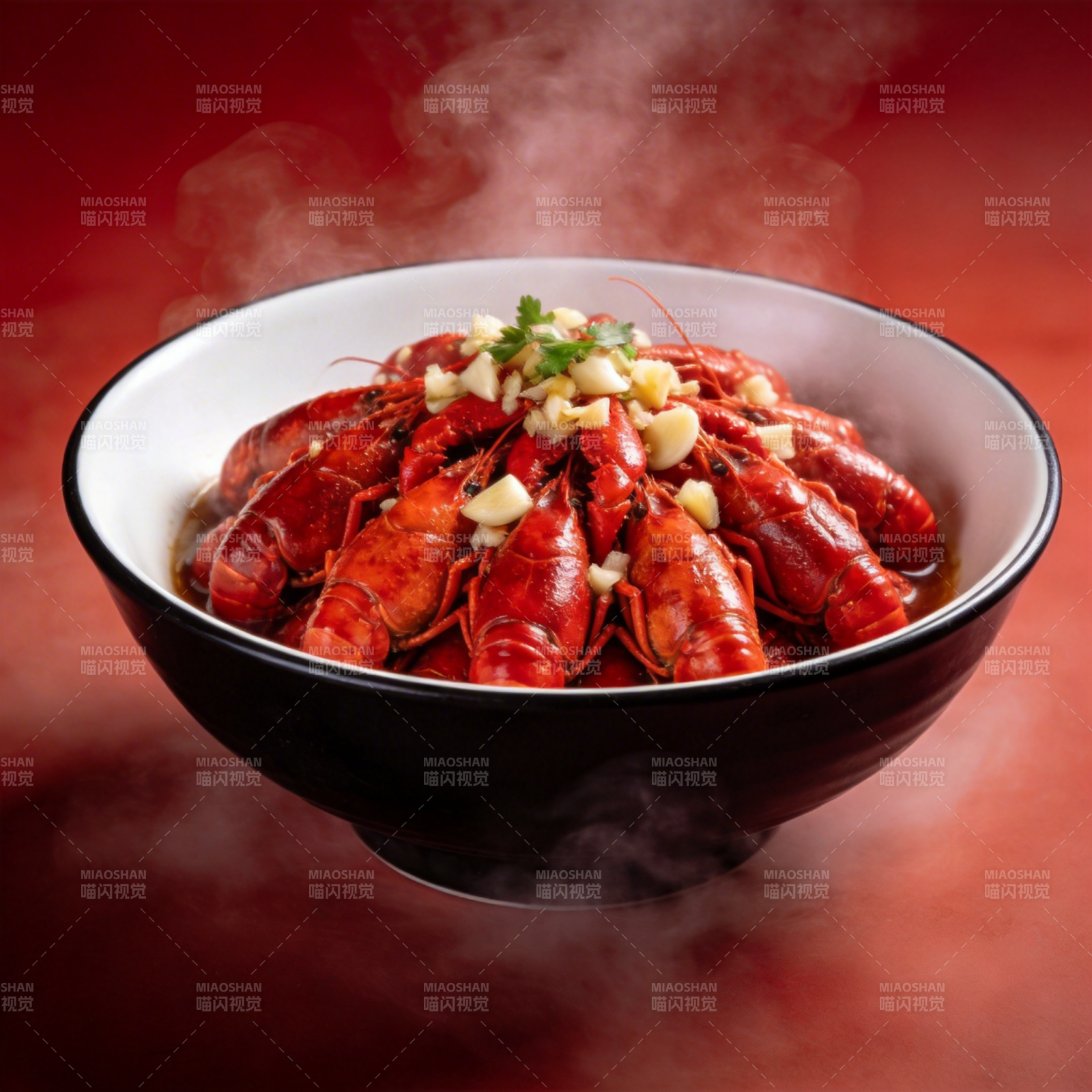 热气腾腾小龙虾图片