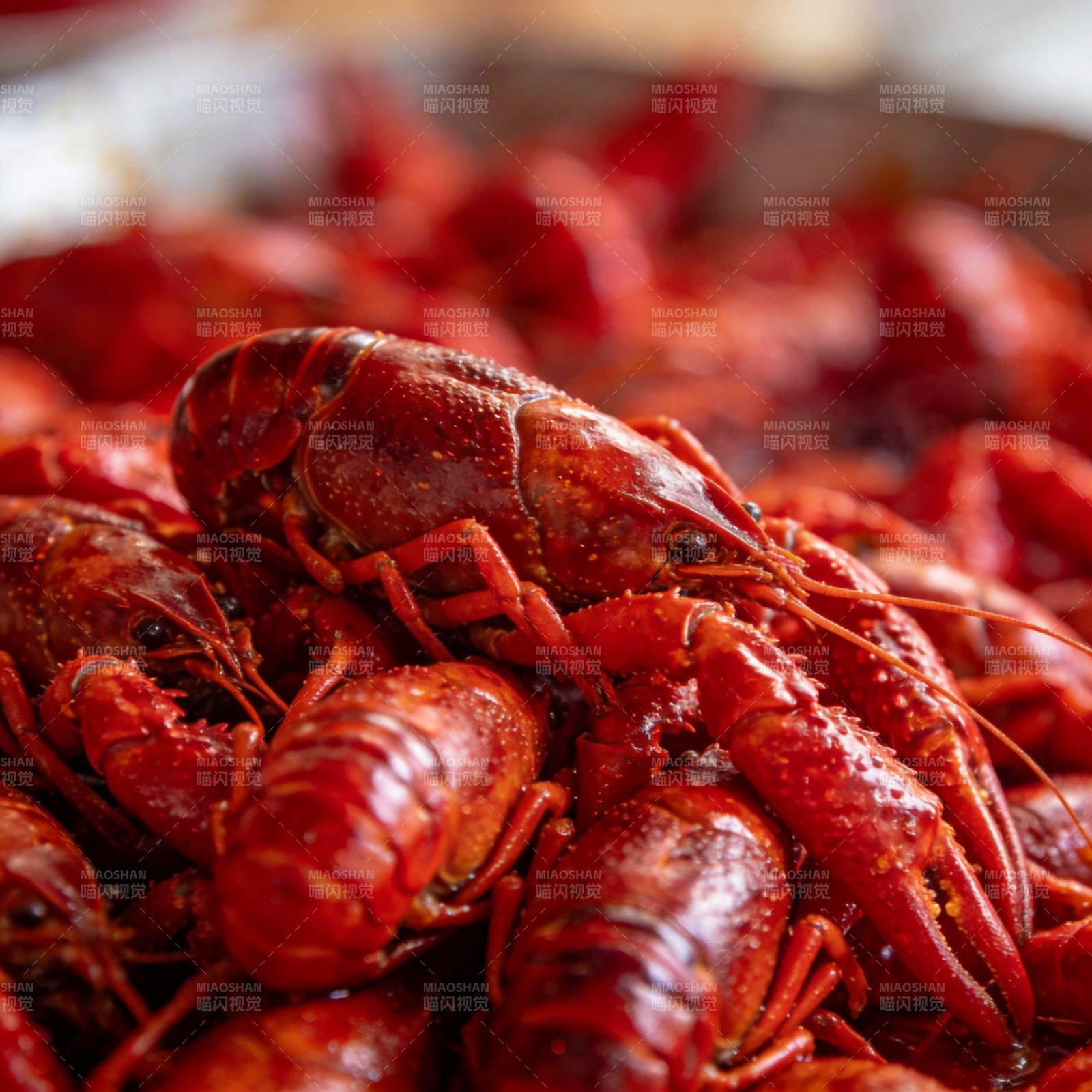 鲜红小龙虾堆叠图片