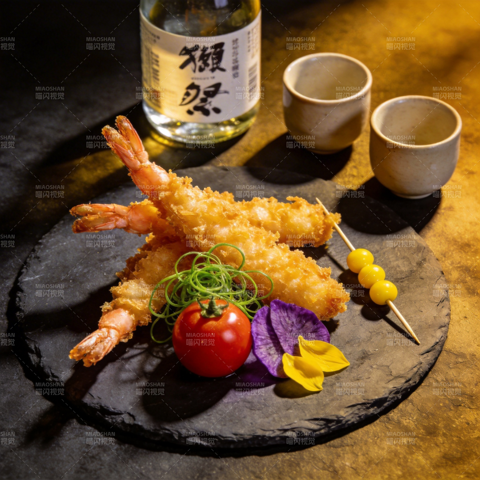 天妇罗虾配清酒图片