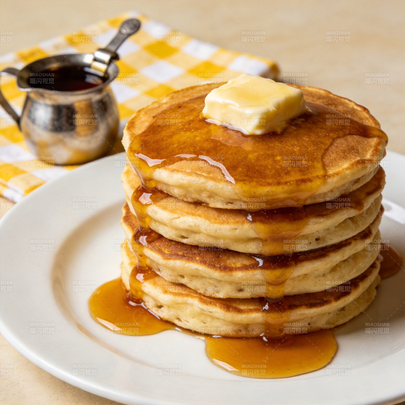 金黄松饼配枫糖图片