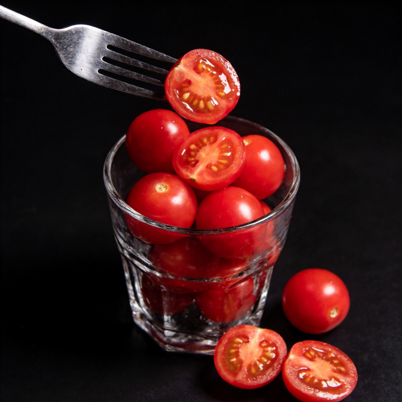 叉挑樱桃番茄图片