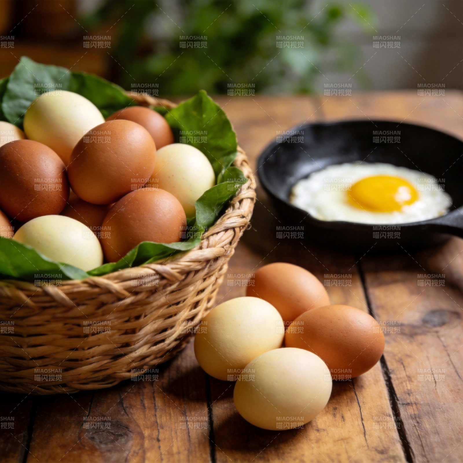 新鲜鸡蛋与煎蛋图片
