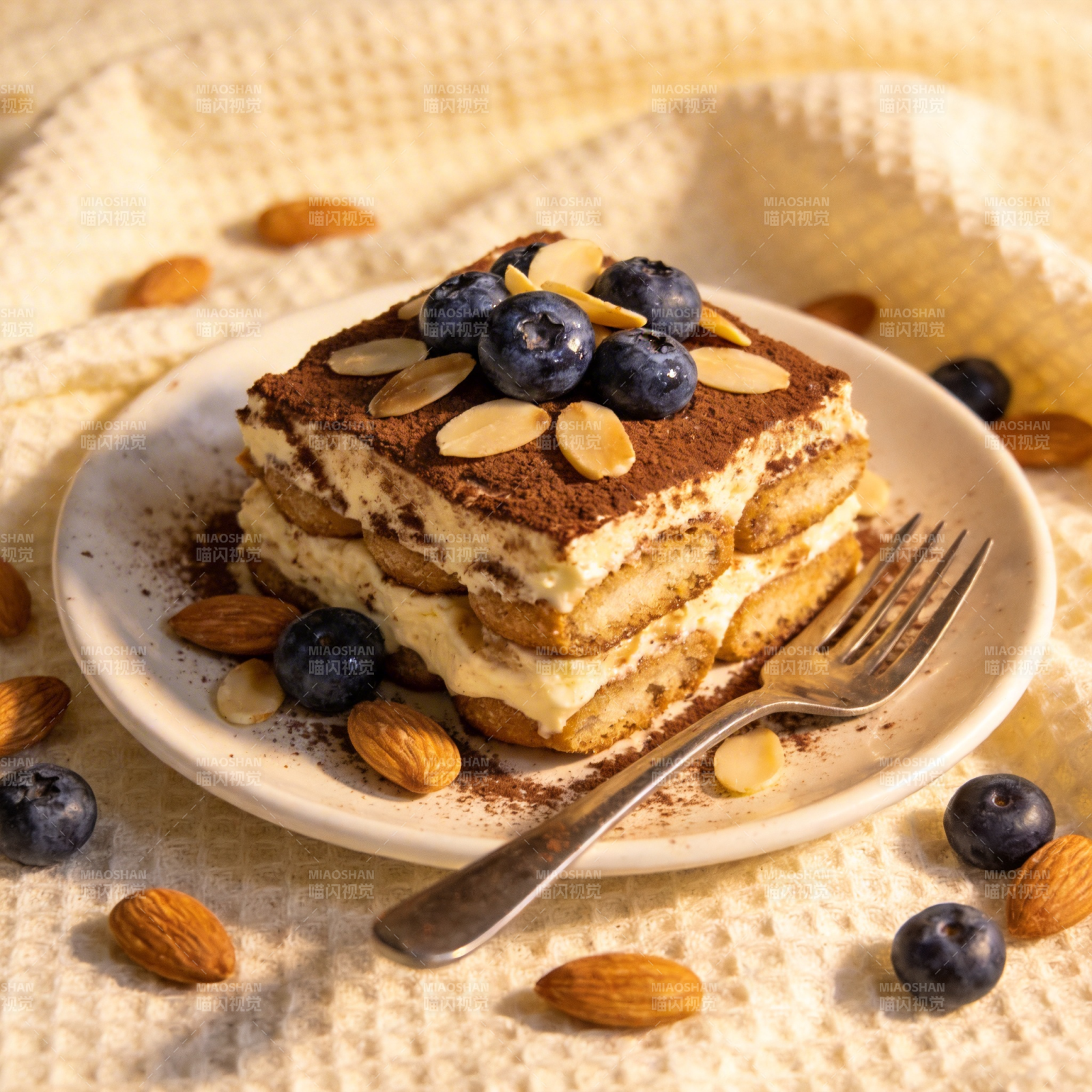 蓝莓提拉米苏图片