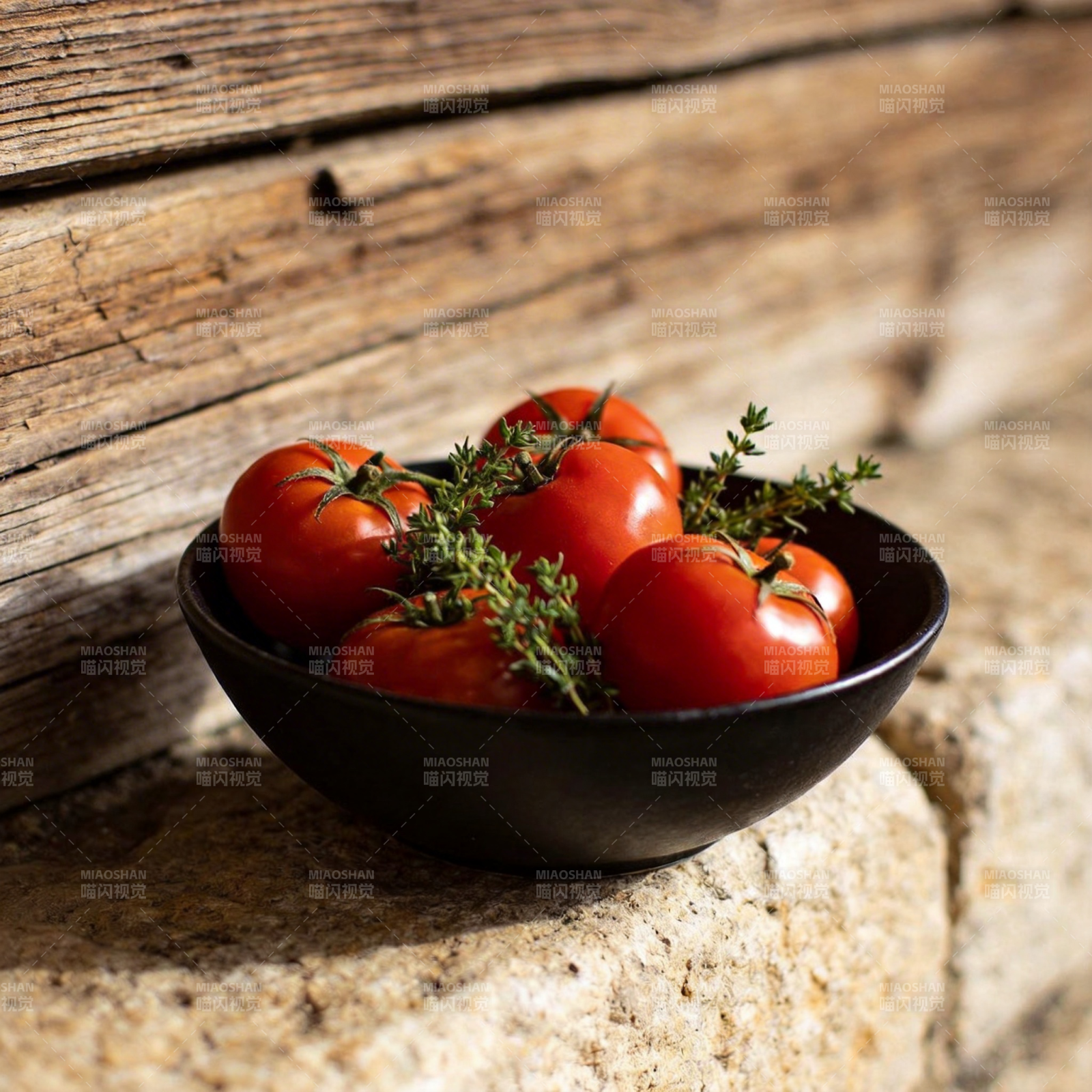 番茄与迷迭香图片
