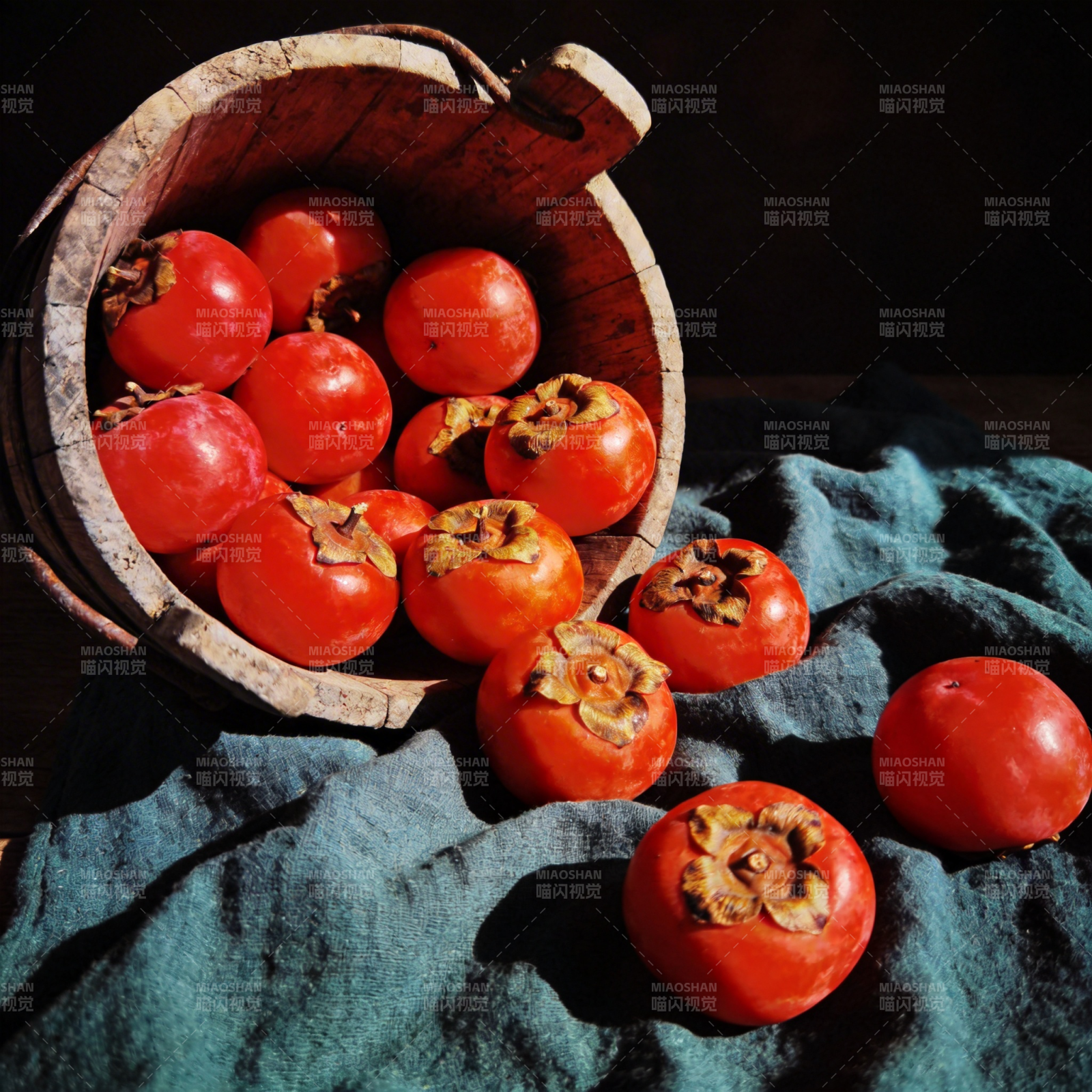 柿子满溢木桶图片