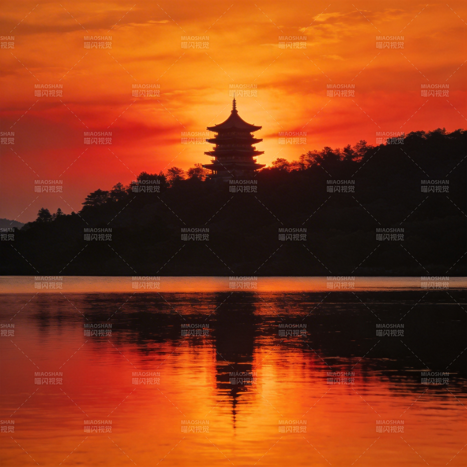 夕阳塔影湖光图片