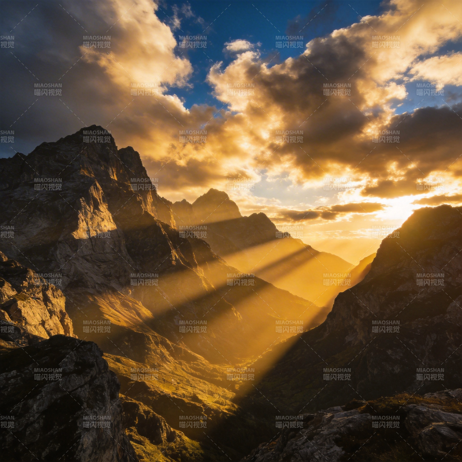 山间霞光万丈图片