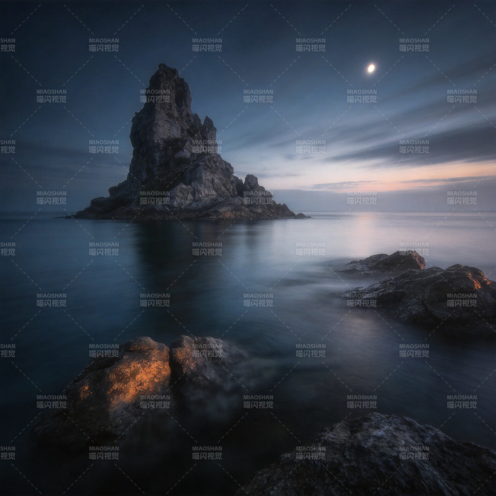 月照孤岩图片