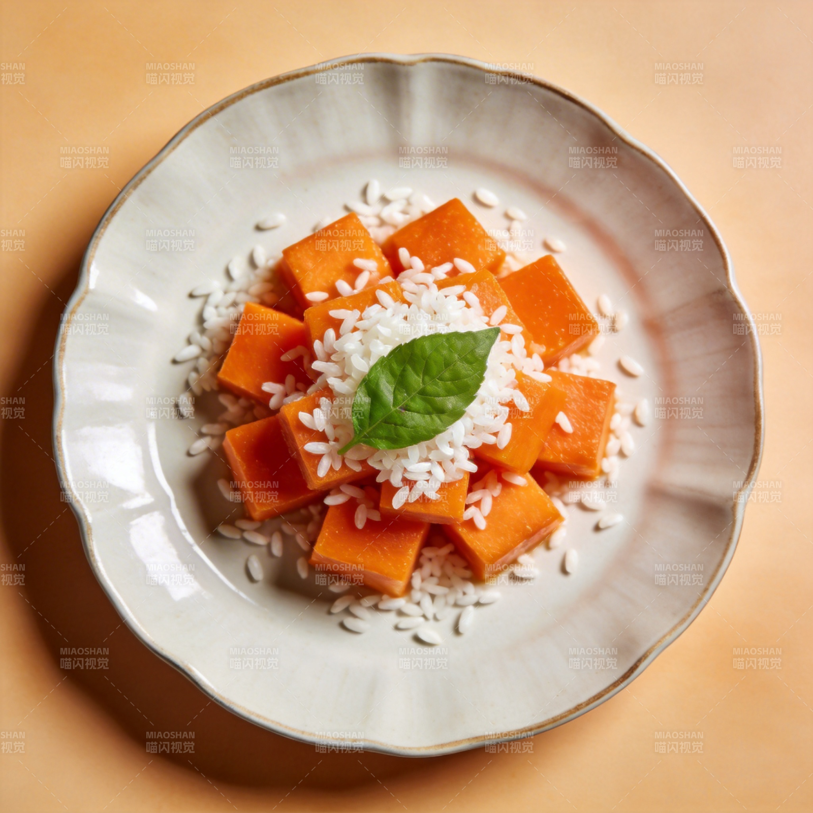 南瓜饭配绿叶图片