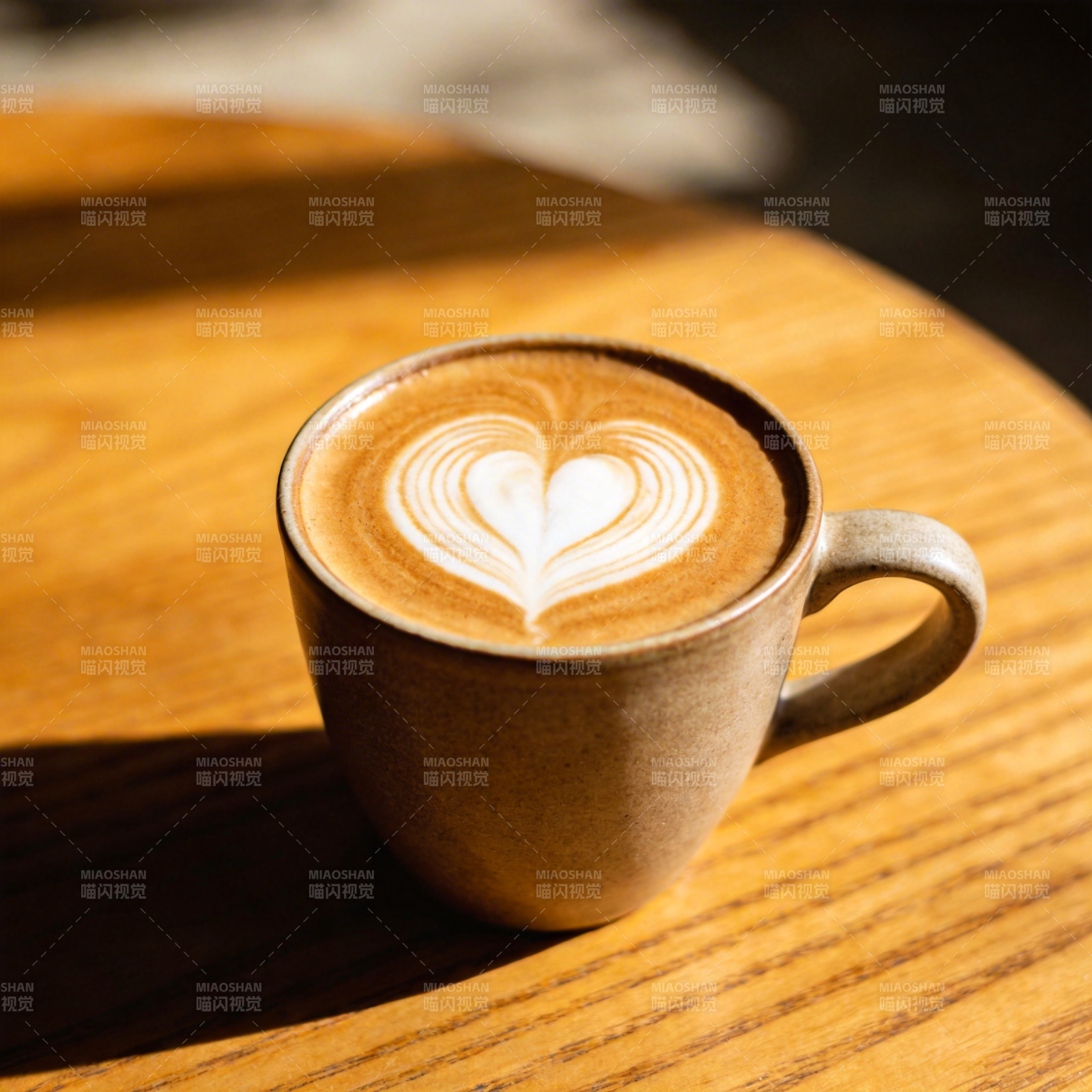 心形拉花咖啡图片