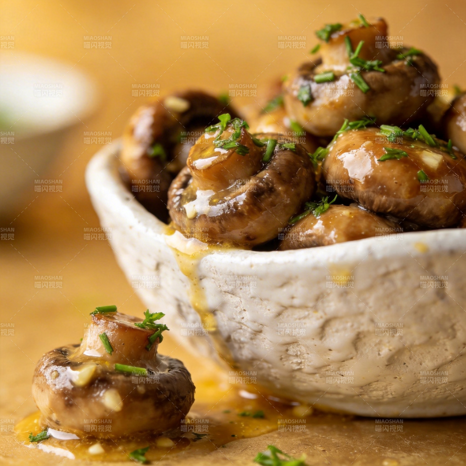 香煎口蘑配香草图片