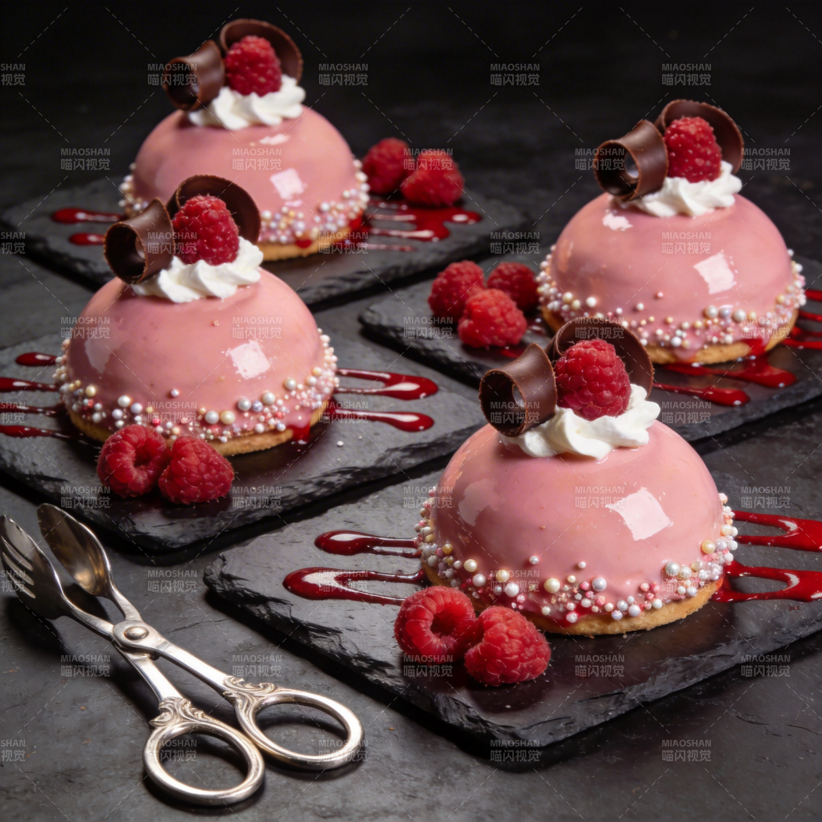 莓香慕斯甜品图片