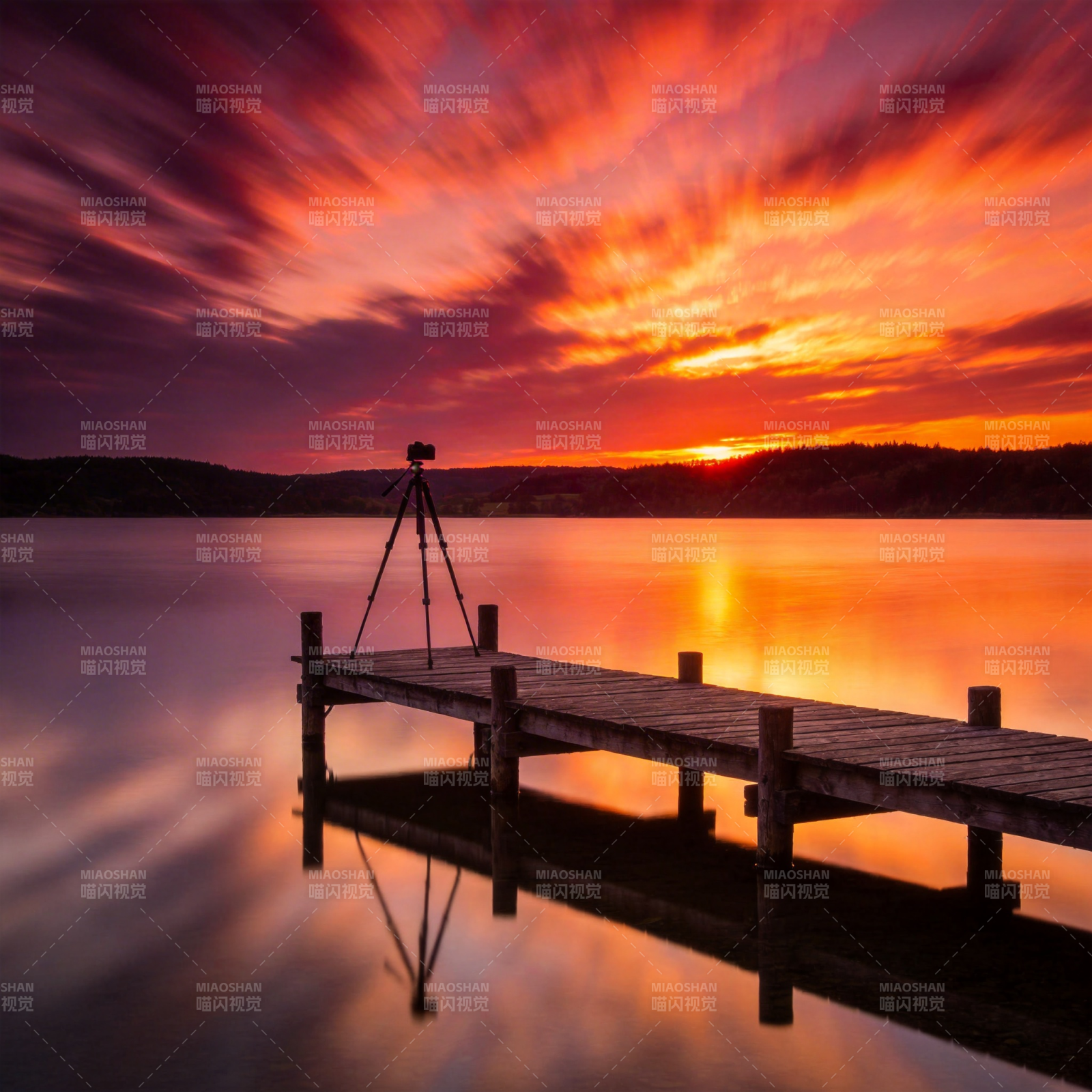 湖畔日落 静谧如画图片