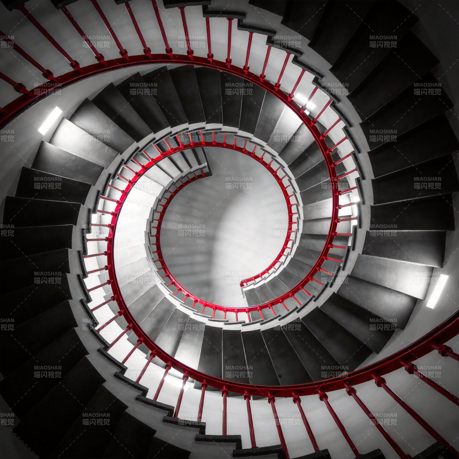 螺旋阶梯的视觉奇观图片
