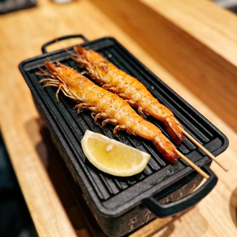 烤虾配柠檬图片