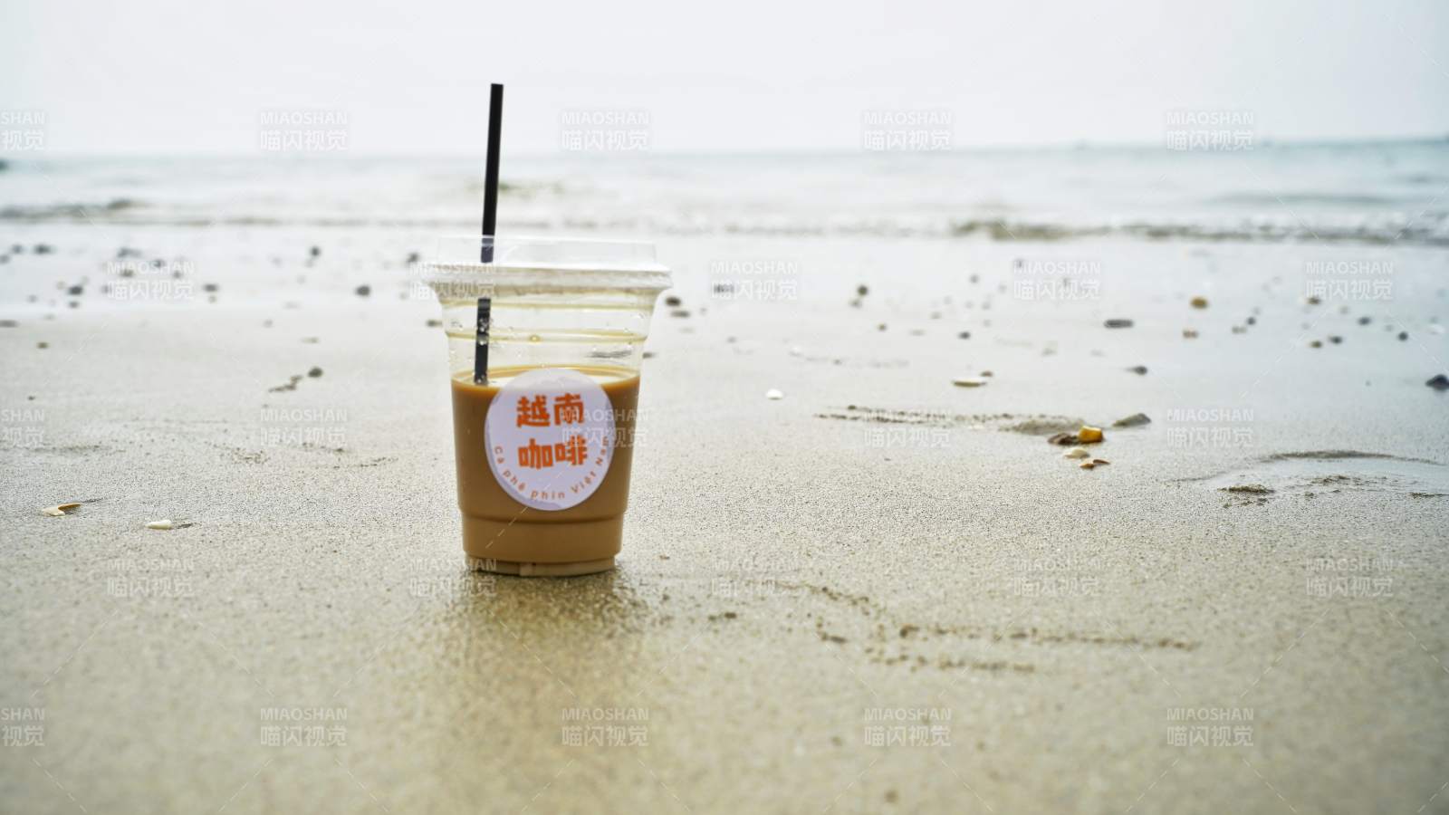 海滩上的越南咖啡图片
