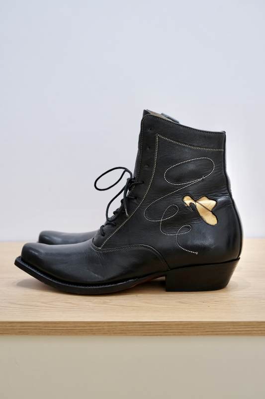 西部牛仔绑带靴图片