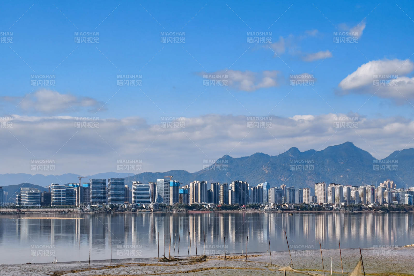 江畔城市风光（福州乌龙江）图片