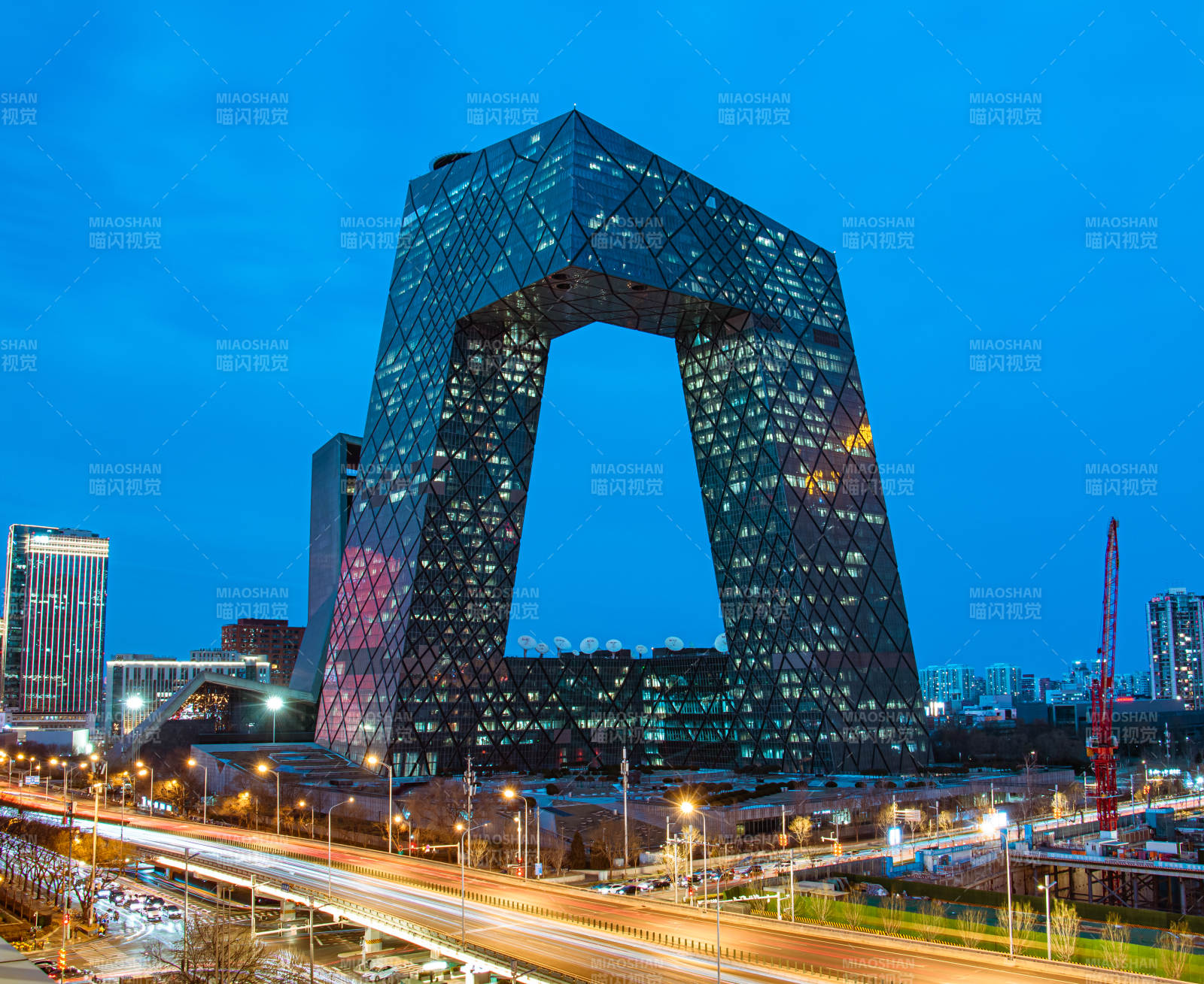 央视大楼夜景图片