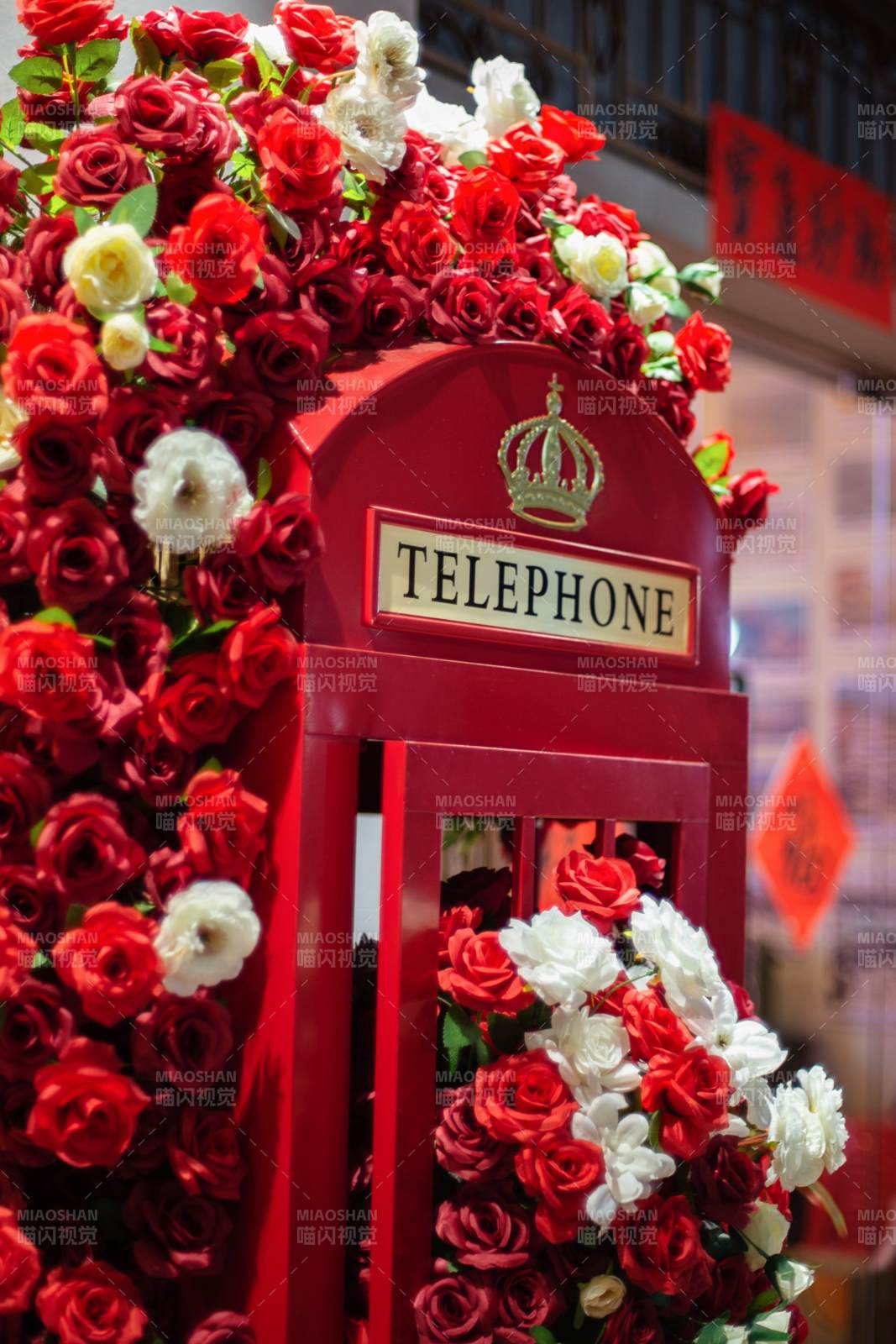 玫瑰电话亭图片