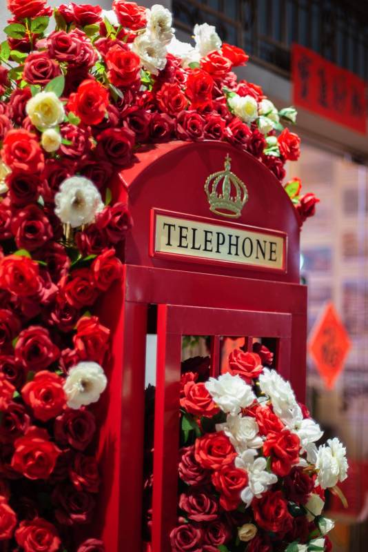 玫瑰电话亭图片