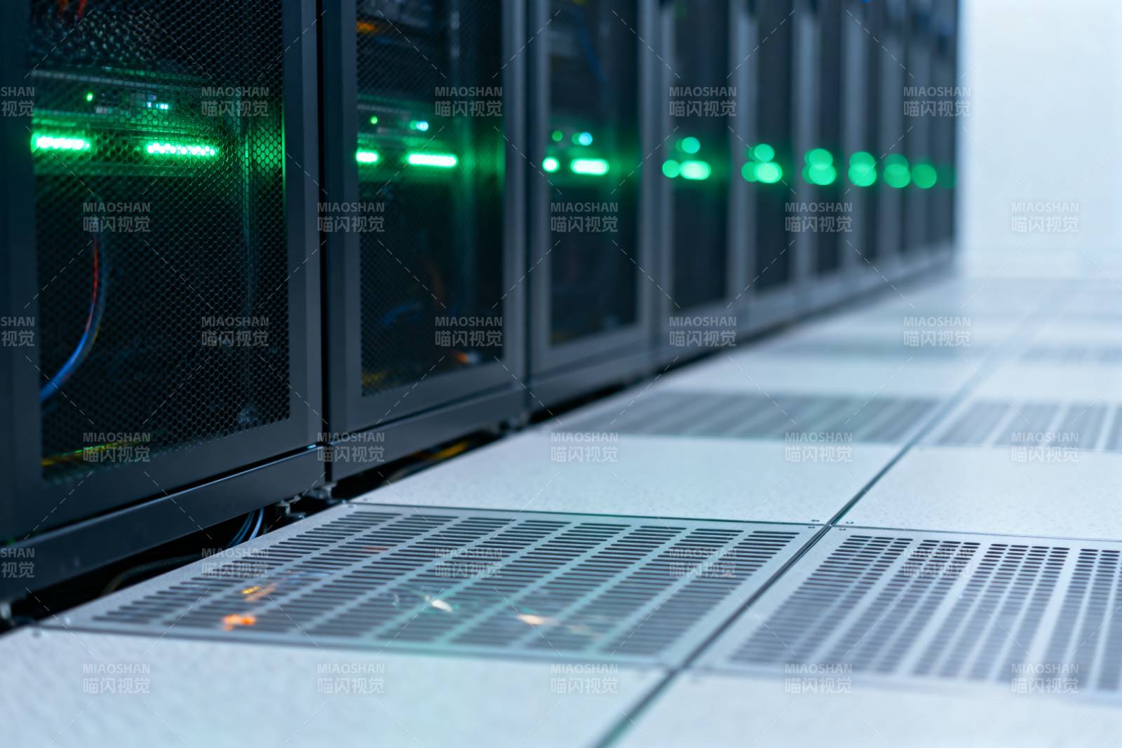 数据中心服务器机柜图片
