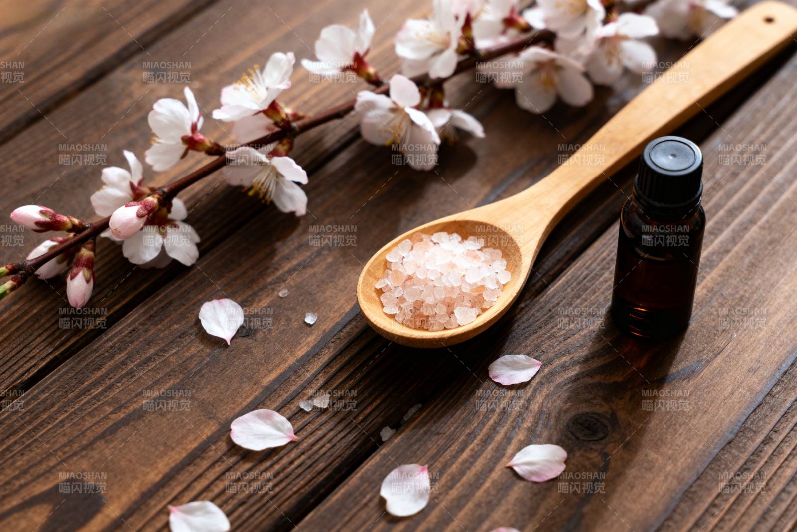 樱花盐与精油图片