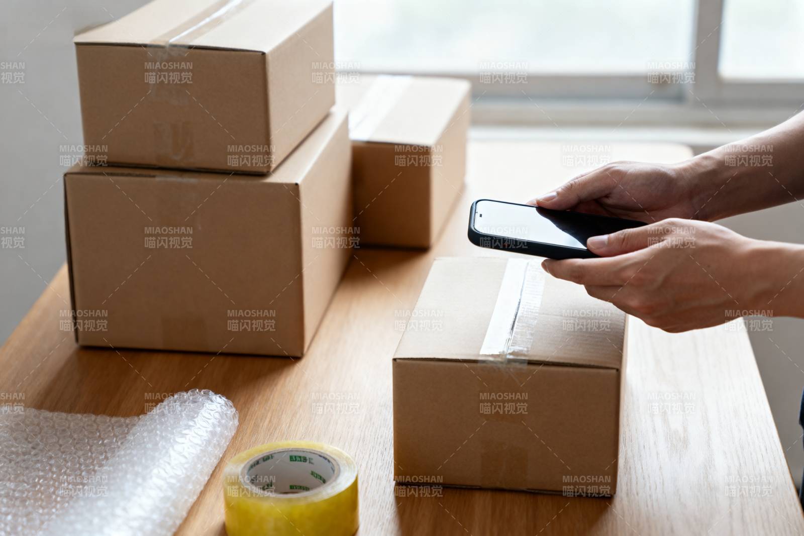 手机扫描包裹图片