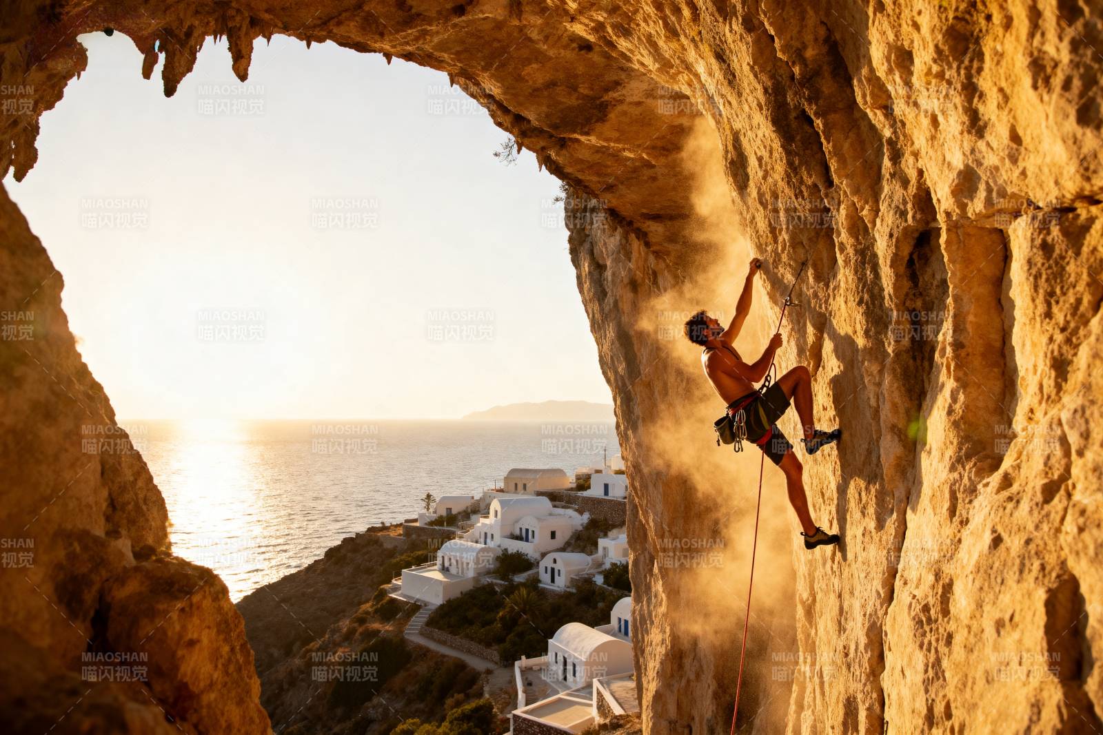 悬崖攀岩 海景壮丽图片