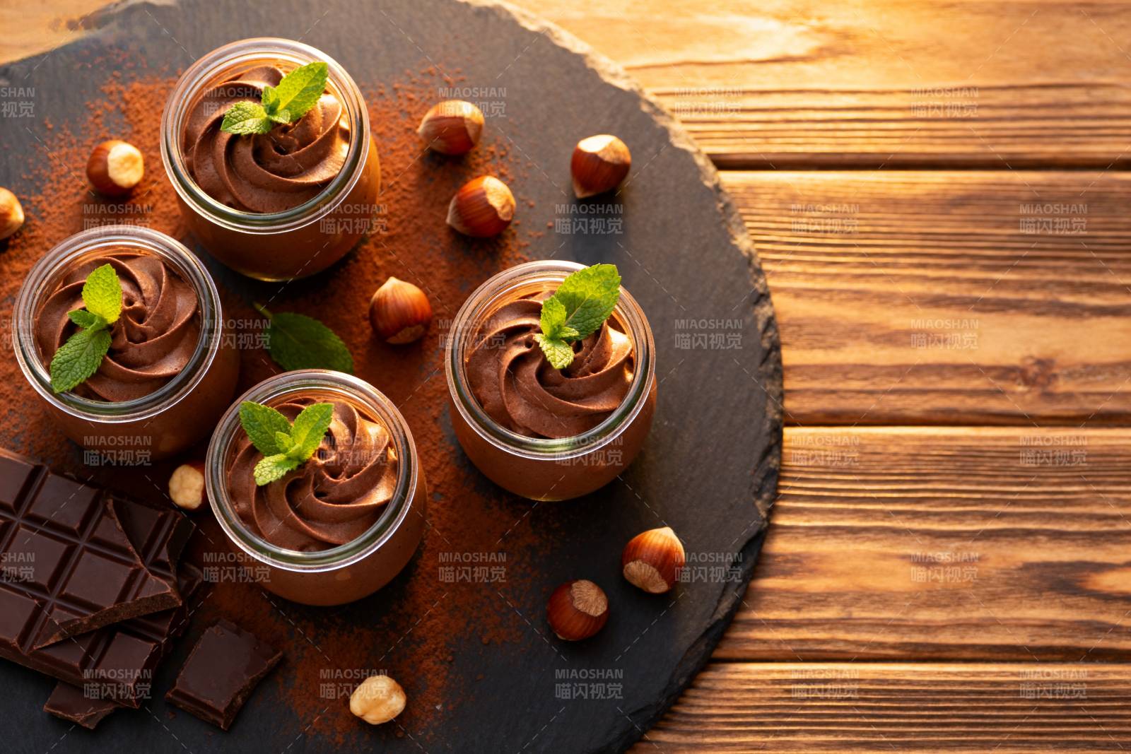 巧克力慕斯甜品图片