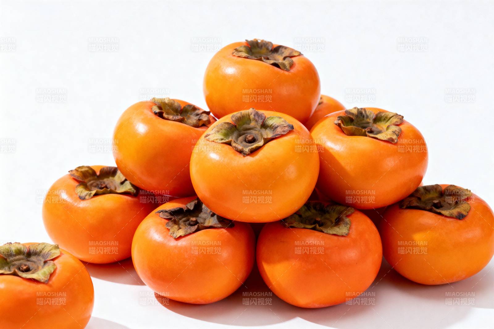 橙色柿子堆叠图图片