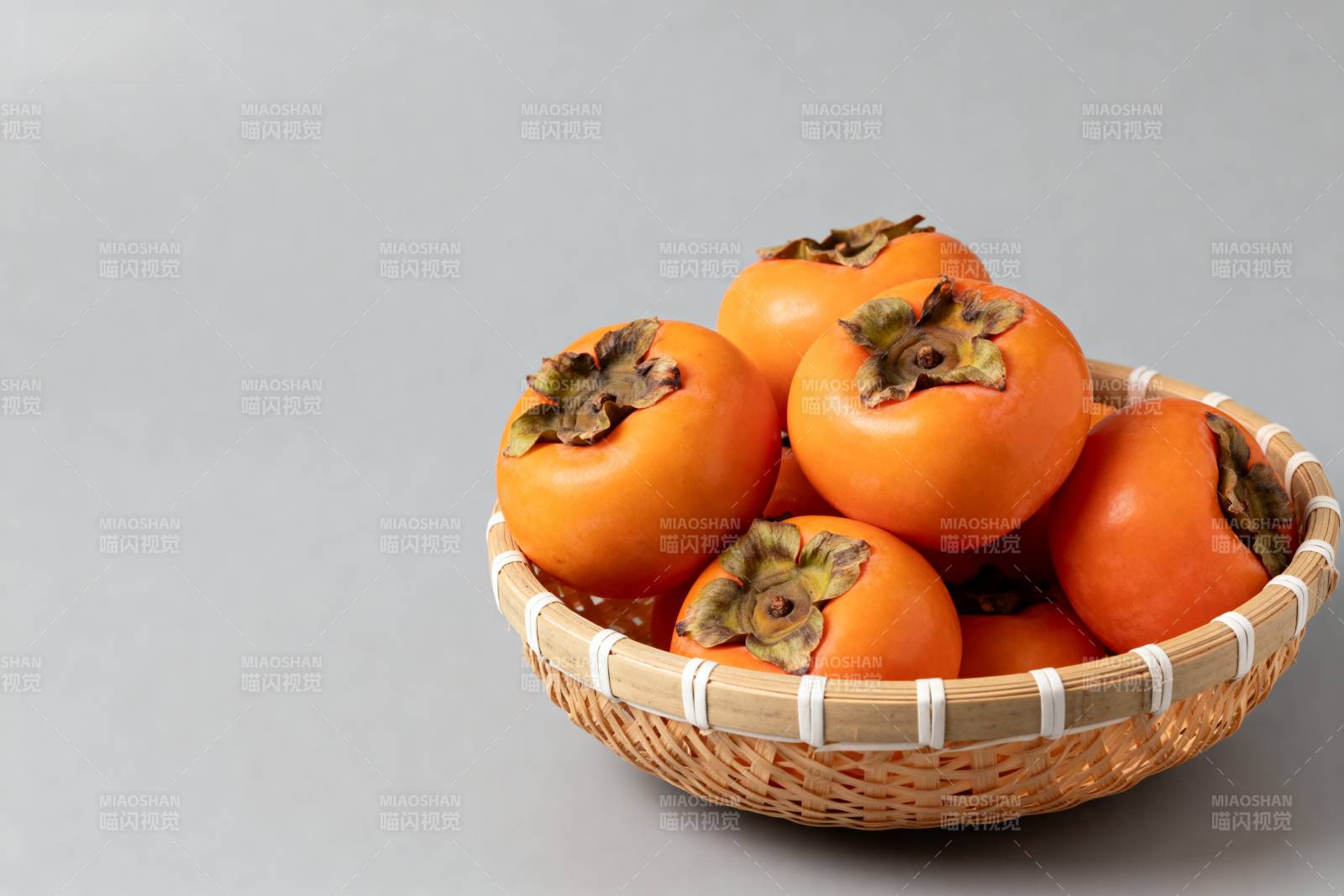 篮中柿子鲜橙色图片